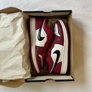 Air Jordan 1 Low GS Women’s 8 / Big Kids 6.5Y